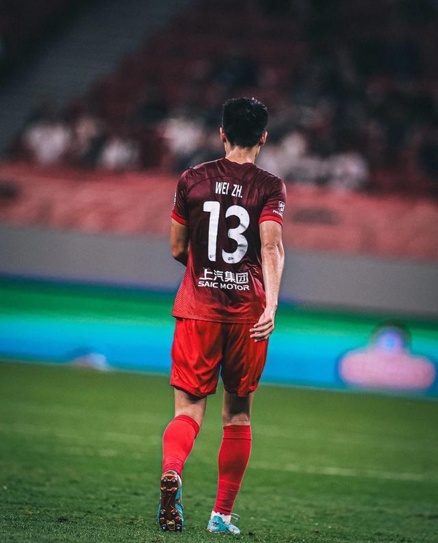 关于转会期突围战来临，上海海港围绕全明星赛队长鼓劲，质疑声仍在，训练强度明显提升的信息